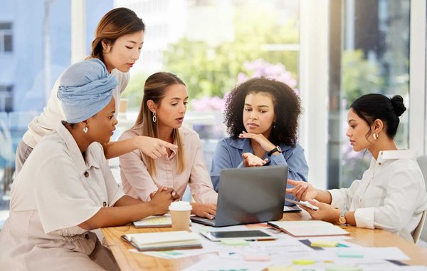 Comment les entreprises de produits de beauté peuvent-elles utiliser les données analytiques pour améliorer leurs campagnes publicitaires?